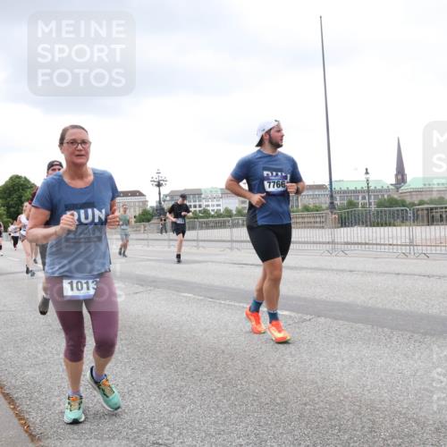 29.06.2025 - hella hamburg halbmarathon Lena Gebhardt http://msf.ph/oto/8286022 29.06.2025 10:55:21 Lombardsbrücke 202, 1013, 7766, 1013, 1616, 1873, 1917, 2090, 2452, 3002, 3115, 3157, 3274, 3577, 4039, 4191, 4192, 4628, 5040, 5392, 5483, 5487, 5727, 6395, 6396, 6839, 6944, 7219, 7238, 7548, 7680, 7766, 8403, 8519, 8626, 9596, 9614, 9618, 9857, 9858, 10094, 10109, 10458, 10559, 10686, 10885, 11109, 11737, 11788, 11908, 12147, 12148, 12902, 13098, 13230, 13548, 13979, 13980, 14515, 14727, 15152, 15160, 16385 meine-sportfotos.de