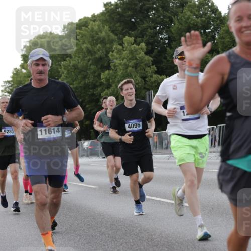 29.06.2025 - hella hamburg halbmarathon Jannik Wohlers http://msf.ph/oto/8286032 29.06.2025 10:03:30 Lombardsbrücke 1032, 1355, 1367, 2277, 3488, 4095, 4488, 5363, 5613, 7006, 7306, 7485, 8421, 8422, 8423, 8469, 8727, 9280, 9899, 11402, 11614, 12336, 12653, 13173, 13583, 15520, 16113, 16621, 17098, 17955, 18111, 18985 meine-sportfotos.de