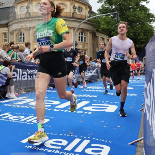29.06.2025 - hella hamburg halbmarathon Strokosch-Dieckow http://msf.ph/oto/8286037 29.06.2025 10:48:02 Ziel 1086, 1604, 1613, 1914, 4324, 4528, 4601, 4711, 5022, 6377, 9544, 9626, 9638, 12706, 12724, 12747, 12808, 13570, 14192, 15333, 15973, 16094, 16149, 16269, 16766, 18206, 18922, 19198 meine-sportfotos.de