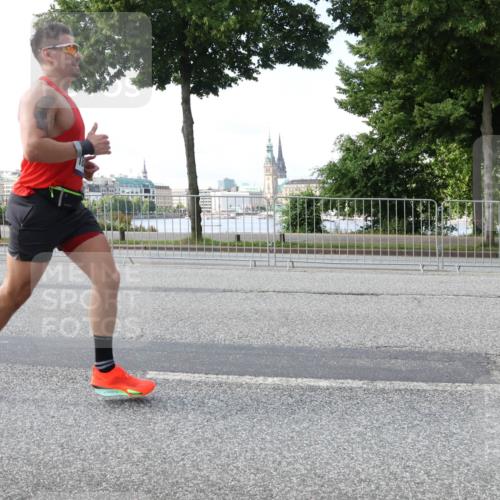 29.06.2025 - hella hamburg halbmarathon Lena Gebhardt http://msf.ph/oto/8286038 29.06.2025 09:45:55 Lombardsbrücke 57, 1080, 1686, 1707, 1894, 2460, 2525, 2689, 3809, 4129, 4463, 4679, 4698, 4749, 4812, 5187, 5550, 6169, 6358, 6495, 6878, 7055, 7186, 7389, 7880, 7965, 8062, 8190, 9345, 9571, 9634, 10017, 10270, 10453, 10484, 10876, 11120, 11199, 11282, 12189, 12232, 12308, 12681, 12691, 12988, 13066, 13167, 13343, 13618, 13686, 13754, 14028, 14167, 14293, 15115, 15689, 16507, 16580, 17768 meine-sportfotos.de