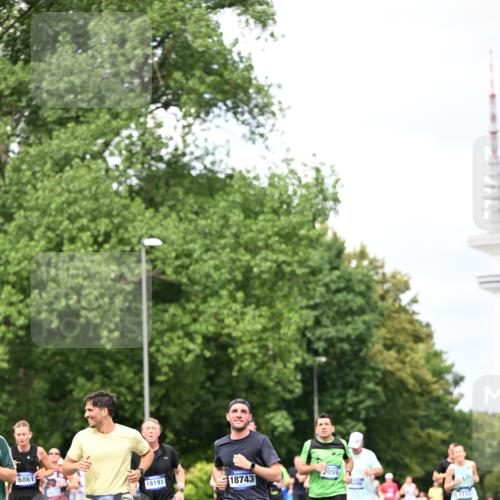 29.06.2025 - hella hamburg halbmarathon Dr. Thomas Lammeyer http://msf.ph/oto/8286045 29.06.2025 10:37:05 Kennedybrücke 1078, 1199, 1237, 1373, 1647, 1732, 1879, 2059, 2384, 2959, 3221, 3391, 3422, 3653, 3660, 3670, 3708, 3753, 4030, 4096, 4446, 4555, 5110, 5156, 5581, 6861, 7135, 7749, 7750, 8170, 8175, 8595, 8839, 9034, 9289, 9471, 9542, 9768, 9780, 9812, 10002, 10770 meine-sportfotos.de