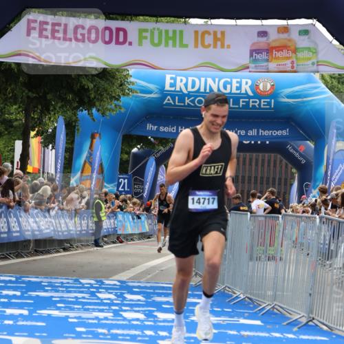 29.06.2025 - hella hamburg halbmarathon Strokosch-Dieckow http://msf.ph/oto/8286046 29.06.2025 10:21:08 Ziel 14717, 16120 meine-sportfotos.de