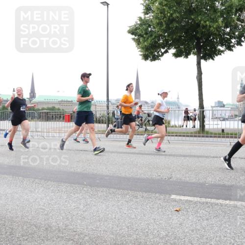 29.06.2025 - hella hamburg halbmarathon Lena Gebhardt http://msf.ph/oto/8286064 29.06.2025 10:46:36 Lombardsbrücke 1363, 1371, 1375, 1429, 1465, 1532, 1608, 1720, 1837, 1999, 2162, 2320, 2500, 2697, 2813, 2951, 3277, 3406, 3407, 3410, 3469, 3734, 3823, 4119, 4202, 4296, 4342, 4355, 4448, 4604, 5697, 5700, 5854, 6068, 6124, 6161, 6740, 7303, 7364, 7368, 7374, 7412, 7767, 7827, 7960, 7983, 8047, 8477, 8551, 8553, 8700, 9129, 9337, 9445, 9691, 10153, 10230, 11361, 11910, 12298, 12333, 12507, 12522, 13969, 14261, 15852, 16882, 16987 meine-sportfotos.de