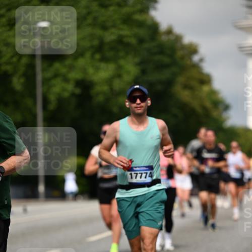 29.06.2025 - hella hamburg halbmarathon Dr. Thomas Lammeyer http://msf.ph/oto/8286080 29.06.2025 10:15:59 Kennedybrücke 1062, 1790, 2661, 3746, 3837, 4499, 6966, 7370, 7474, 8206, 8207, 8368, 9119, 9253, 9254, 9405 meine-sportfotos.de