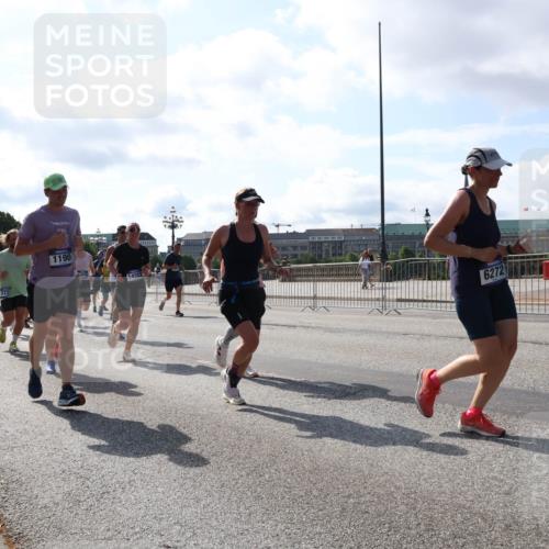29.06.2025 - hella hamburg halbmarathon Lena Gebhardt http://msf.ph/oto/8286089 29.06.2025 09:58:24 Lombardsbrücke 16409, 1190, 14323, 6272, 1034, 1179, 1190, 1258, 1285, 1335, 1727, 1815, 2029, 2034, 2070, 2138, 2397, 2417, 2518, 2612, 2636, 2656, 2711, 3041, 3091, 3097, 3251, 3819, 3859, 4120, 4152, 4167, 4814, 4903, 5093, 5259, 5378, 5672, 5721, 5894, 6164, 6272, 6433, 6580, 6592, 6754, 6759, 6877, 6897, 7065, 7409, 7509, 7716, 7724, 7856, 7896, 8154, 8311, 8393, 8508, 8590, 8825, 9012, 9057, 9562, 9656, 10084 meine-sportfotos.de
