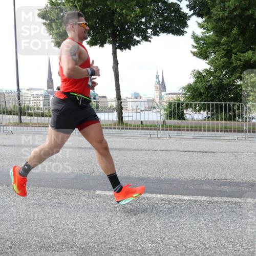 29.06.2025 - hella hamburg halbmarathon Lena Gebhardt http://msf.ph/oto/8286092 29.06.2025 09:45:55 Lombardsbrücke 57, 1080, 1686, 1707, 1894, 2460, 2525, 2689, 3809, 4129, 4463, 4679, 4698, 4749, 4812, 5187, 5550, 6169, 6358, 6495, 6878, 7055, 7186, 7389, 7880, 7965, 8062, 8190, 9345, 9571, 9634, 10017, 10270, 10453, 10484, 10876, 11120, 11199, 11282, 12189, 12232, 12308, 12681, 12691, 12988, 13066, 13167, 13343, 13618, 13686, 13754, 14028, 14167, 14293, 15115, 15689, 16507, 16580, 17768 meine-sportfotos.de