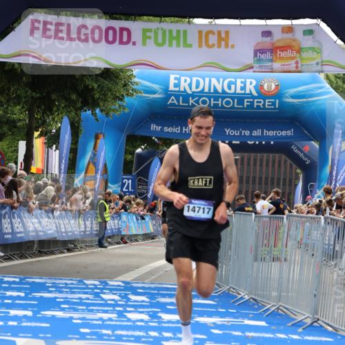 29.06.2025 - hella hamburg halbmarathon Strokosch-Dieckow http://msf.ph/oto/8286113 29.06.2025 10:21:08 Ziel 14717, 16120 meine-sportfotos.de