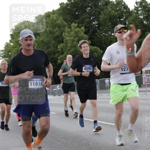 29.06.2025 - hella hamburg halbmarathon Jannik Wohlers http://msf.ph/oto/8286136 29.06.2025 10:03:30 Lombardsbrücke 1032, 1355, 1367, 2277, 3488, 4095, 4488, 5363, 5613, 7006, 7306, 7485, 8421, 8422, 8423, 8469, 8727, 9280, 9899, 11402, 11614, 12336, 12653, 13173, 13583, 15520, 16113, 16621, 17098, 17955, 18111, 18985 meine-sportfotos.de