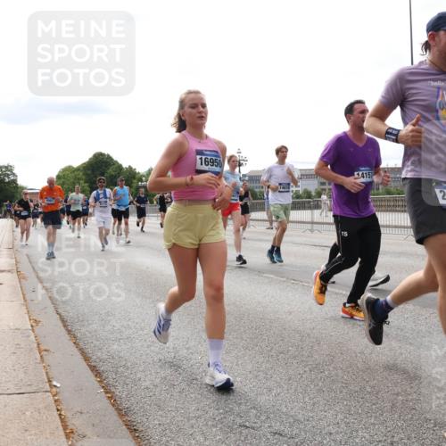 29.06.2025 - hella hamburg halbmarathon Lena Gebhardt http://msf.ph/oto/8286173 29.06.2025 10:20:53 Lombardsbrücke 9981, 8113, 16950, 14610, 14157, 2325, 1011, 1266, 1471, 1658, 2053, 2101, 2325, 2383, 2478, 2834, 2923, 2945, 2986, 3161, 3247, 3453, 3733, 3781, 3813, 4082, 4154, 4166, 4288, 4350, 4422, 4754, 4869, 5041, 5061, 5181, 5625, 5767, 6275, 6308, 6608, 6951, 7131, 7228, 7608, 8113, 8588, 8724, 8726, 8940, 9005, 9011, 9108, 9236, 9722, 9981, 10050, 10350, 10585, 10602, 10613, 10647, 11100, 11145, 11603, 11698, 11835, 11995, 12175, 12694, 12844, 13057, 13508 meine-sportfotos.de