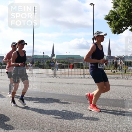 29.06.2025 - hella hamburg halbmarathon Lena Gebhardt http://msf.ph/oto/8286181 29.06.2025 09:58:24 Lombardsbrücke 14323, 6272, 1034, 1179, 1190, 1258, 1285, 1335, 1727, 1815, 2029, 2034, 2070, 2138, 2397, 2417, 2518, 2612, 2636, 2656, 2711, 3041, 3091, 3097, 3251, 3819, 3859, 4120, 4152, 4167, 4814, 4903, 5093, 5259, 5378, 5672, 5721, 5894, 6164, 6272, 6433, 6580, 6592, 6754, 6759, 6877, 6897, 7065, 7409, 7509, 7716, 7724, 7856, 7896, 8154, 8311, 8393, 8508, 8590, 8825, 9012, 9057, 9562, 9656, 10084 meine-sportfotos.de