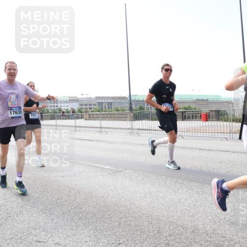 29.06.2025 - hella hamburg halbmarathon Lena Gebhardt http://msf.ph/oto/8286189 29.06.2025 10:11:46 Lombardsbrücke 1328, 1531, 1866, 1992, 3363, 3837, 4227, 5379, 5605, 7571, 8115, 8368, 8807, 8810, 9119, 9191, 9428, 10042, 10372, 10409, 10428, 11321, 11507, 11537, 11755, 11917, 12286, 12473, 13171, 13177, 13203, 13542, 13603, 13939, 13958, 14008, 14149, 14384, 15797, 15945, 16976, 17080, 17638, 17774, 17787, 17866, 18261, 18278, 18382, 18395, 19172 meine-sportfotos.de