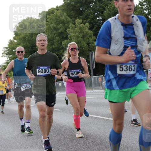 29.06.2025 - hella hamburg halbmarathon Jannik Wohlers http://msf.ph/oto/8286222 29.06.2025 10:03:32 Lombardsbrücke 1032, 1355, 1367, 2277, 3488, 4095, 4488, 5058, 5363, 5613, 6142, 7006, 7017, 7306, 7485, 8421, 8422, 8423, 8469, 8727, 9280, 9899, 11402, 11614, 12336, 12653, 13173, 13583, 15520, 15678, 16099, 16113, 16621, 17098, 17955, 18111, 18985 meine-sportfotos.de