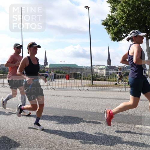 29.06.2025 - hella hamburg halbmarathon Lena Gebhardt http://msf.ph/oto/8286224 29.06.2025 09:58:25 Lombardsbrücke 14323, 1034, 1179, 1190, 1258, 1285, 1335, 1727, 1815, 2029, 2034, 2070, 2138, 2397, 2417, 2518, 2612, 2636, 2656, 2711, 2883, 3041, 3091, 3097, 3251, 3819, 3859, 4120, 4152, 4167, 4814, 4903, 5093, 5259, 5378, 5672, 5721, 5894, 6164, 6272, 6433, 6580, 6592, 6754, 6759, 6877, 6897, 7065, 7409, 7509, 7716, 7724, 7856, 7896, 8154, 8311, 8393, 8508, 8590, 8825, 9012, 9057, 9562, 9656, 10084 meine-sportfotos.de