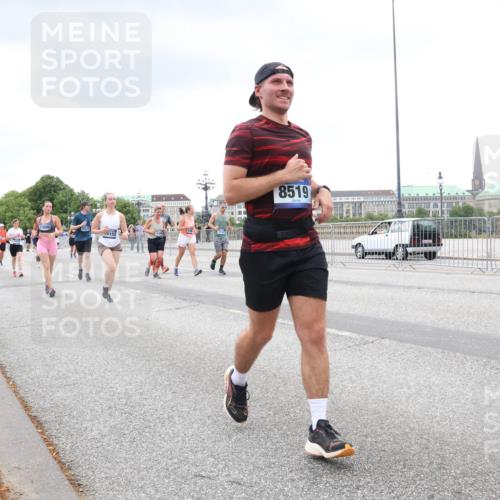 29.06.2025 - hella hamburg halbmarathon Lena Gebhardt http://msf.ph/oto/8286232 29.06.2025 10:55:23 Lombardsbrücke 6, 5152, 8519, 1013, 1616, 1873, 1917, 2090, 2452, 3115, 3157, 3244, 3274, 3577, 4039, 4628, 5040, 5392, 5483, 5487, 5727, 6395, 6396, 6839, 6944, 7219, 7238, 7548, 7680, 7766, 8403, 8519, 8527, 8626, 9596, 9614, 9618, 9857, 9858, 10094, 10109, 10458, 10559, 10686, 10885, 11109, 11737, 11788, 11908, 12147, 12148, 12902, 13098, 13230, 13548, 13979, 13980, 14515, 14727, 15152, 15160, 16385 meine-sportfotos.de