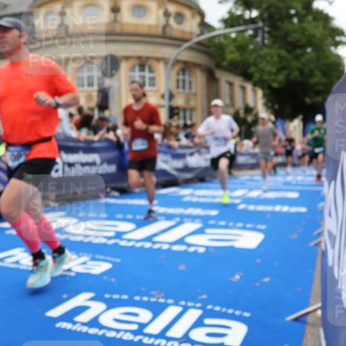 29.06.2025 - hella hamburg halbmarathon Strokosch-Dieckow http://msf.ph/oto/8286256 29.06.2025 10:48:06 Ziel 1086, 1914, 4324, 4601, 4711, 6377, 8916, 9544, 9626, 9638, 12685, 12706, 12724, 12747, 12808, 13570, 14192, 14814, 15590, 15973, 15981, 16094, 16149, 16269, 18206, 18922 meine-sportfotos.de