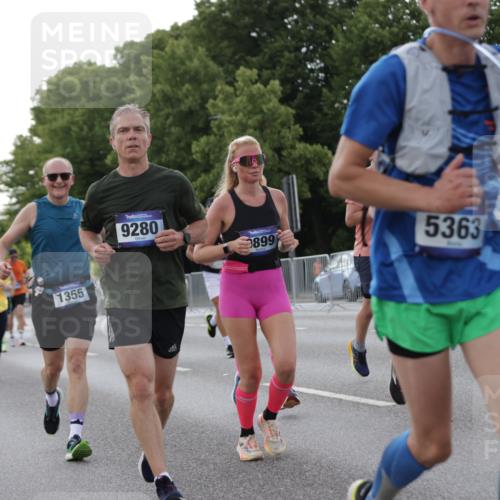 29.06.2025 - hella hamburg halbmarathon Jannik Wohlers http://msf.ph/oto/8286259 29.06.2025 10:03:32 Lombardsbrücke 1032, 1355, 1367, 2277, 3488, 4095, 4488, 5058, 5363, 5613, 6142, 7006, 7017, 7306, 7485, 8421, 8422, 8423, 8469, 8727, 9280, 9899, 11402, 11614, 12336, 12653, 13173, 13583, 15520, 15678, 16099, 16113, 16621, 17098, 17955, 18111, 18985 meine-sportfotos.de