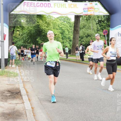29.06.2025 - hella hamburg halbmarathon MichiJ http://msf.ph/oto/8286264 29.06.2025 10:33:02 Zwischen KM18-KM19 1600, 10064, 10313, 13123, 16689, 17381, 17382, 18185, 18631, 18806 meine-sportfotos.de