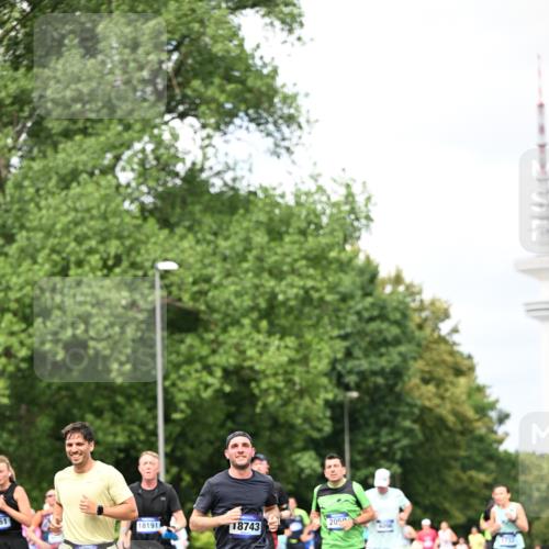 29.06.2025 - hella hamburg halbmarathon Dr. Thomas Lammeyer http://msf.ph/oto/8286266 29.06.2025 10:37:05 Kennedybrücke 1078, 1199, 1237, 1373, 1647, 1732, 1879, 2059, 2384, 2959, 3221, 3391, 3422, 3653, 3660, 3670, 3708, 3753, 4030, 4096, 4446, 4555, 5110, 5156, 5581, 6861, 7135, 7749, 7750, 8170, 8175, 8595, 8839, 9034, 9289, 9471, 9542, 9768, 9780, 9812, 10002, 10770 meine-sportfotos.de