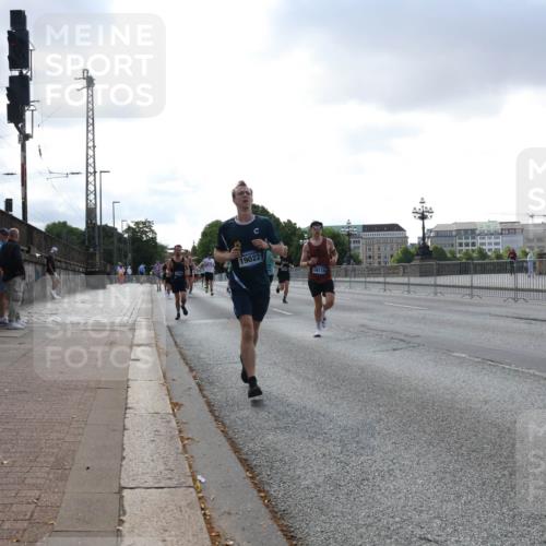 29.06.2025 - hella hamburg halbmarathon Lena Gebhardt http://msf.ph/oto/8286288 29.06.2025 09:45:56 Lombardsbrücke 19022, 19118, 1080, 1686, 1707, 1894, 2460, 2525, 2689, 3809, 4129, 4463, 4679, 4698, 4749, 4812, 5042, 5187, 5550, 6169, 6358, 6495, 6878, 7055, 7186, 7389, 7880, 7965, 8062, 8190, 9345, 10017, 10270, 10453, 10484, 10876, 11120, 11199, 11282, 11833, 12189, 12232, 12308, 12681, 12691, 12988, 13066, 13167, 13343, 13618, 13686, 13754, 14167, 14293, 15115, 15689, 16507, 16580, 17768 meine-sportfotos.de