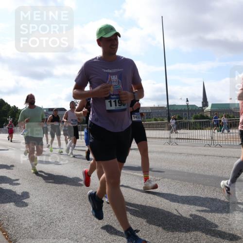 29.06.2025 - hella hamburg halbmarathon Lena Gebhardt http://msf.ph/oto/8286361 29.06.2025 09:58:25 Lombardsbrücke 16409, 16879, 119, 14323, 143, 1034, 1179, 1190, 1258, 1285, 1335, 1727, 1815, 2029, 2034, 2070, 2138, 2397, 2417, 2518, 2612, 2636, 2656, 2711, 2883, 3041, 3091, 3097, 3251, 3819, 3859, 4120, 4152, 4167, 4814, 4903, 5093, 5259, 5378, 5672, 5721, 5894, 6164, 6272, 6433, 6580, 6592, 6754, 6759, 6877, 6897, 7065, 7409, 7509, 7716, 7724, 7856, 7896, 8154, 8311, 8393, 8508, 8590, 8825, 9012, 9057, 9562, 9656, 10084 meine-sportfotos.de