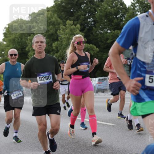 29.06.2025 - hella hamburg halbmarathon Jannik Wohlers http://msf.ph/oto/8286365 29.06.2025 10:03:32 Lombardsbrücke 1032, 1355, 1367, 2277, 3488, 4095, 4488, 5058, 5363, 5613, 6142, 7006, 7017, 7306, 7485, 8421, 8422, 8423, 8469, 8727, 9280, 9899, 11402, 11614, 12336, 12653, 13173, 13583, 15520, 15678, 16099, 16113, 16621, 17098, 17955, 18111, 18985 meine-sportfotos.de