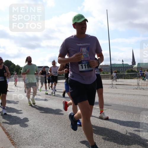 29.06.2025 - hella hamburg halbmarathon Lena Gebhardt http://msf.ph/oto/8286374 29.06.2025 09:58:25 Lombardsbrücke 16409, 72, 16879, 119, 4323, 143, 1034, 1179, 1190, 1258, 1285, 1335, 1727, 1815, 2029, 2034, 2070, 2138, 2397, 2417, 2518, 2612, 2636, 2656, 2711, 2883, 3041, 3091, 3097, 3251, 3819, 3859, 4120, 4152, 4167, 4814, 4903, 5093, 5259, 5378, 5672, 5721, 5894, 6164, 6272, 6433, 6580, 6592, 6754, 6759, 6877, 6897, 7065, 7409, 7509, 7716, 7724, 7856, 7896, 8154, 8311, 8393, 8508, 8590, 8825, 9012, 9057, 9562, 9656, 10084 meine-sportfotos.de