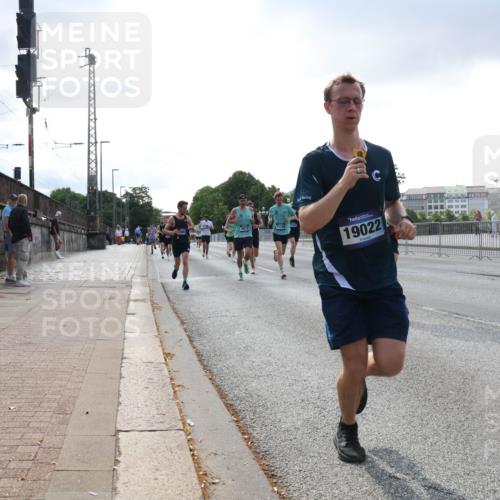 29.06.2025 - hella hamburg halbmarathon Lena Gebhardt http://msf.ph/oto/8286427 29.06.2025 09:45:57 Lombardsbrücke 4812, 19022, 1080, 1686, 1707, 1894, 2460, 2525, 2689, 3809, 3843, 4129, 4463, 4679, 4698, 4749, 4812, 5042, 5187, 5550, 6169, 6358, 6495, 6878, 7055, 7186, 7389, 7880, 7965, 8062, 8190, 9345, 10017, 10270, 10453, 10484, 10876, 11120, 11199, 11282, 11833, 12189, 12232, 12308, 12681, 12691, 12988, 13066, 13167, 13343, 13618, 13686, 13754, 14167, 14293, 15115, 15689, 16507, 16580, 17768 meine-sportfotos.de