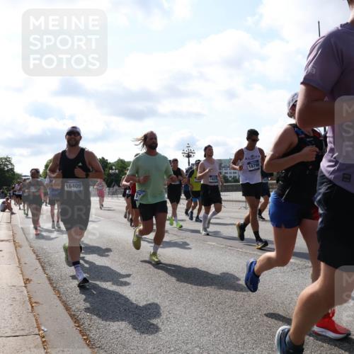 29.06.2025 - hella hamburg halbmarathon Lena Gebhardt http://msf.ph/oto/8286428 29.06.2025 09:58:26 Lombardsbrücke 16409, 16879, 55664, 18799, 1190, 1034, 1179, 1190, 1258, 1285, 1335, 1727, 1815, 2029, 2034, 2070, 2138, 2397, 2417, 2518, 2612, 2636, 2656, 2711, 2883, 2907, 3041, 3091, 3097, 3251, 3819, 3859, 4120, 4152, 4167, 4814, 4903, 5084, 5093, 5259, 5378, 5672, 5721, 5894, 6164, 6272, 6433, 6580, 6592, 6754, 6759, 6877, 6897, 7065, 7409, 7509, 7716, 7724, 7856, 7896, 8154, 8311, 8393, 8508, 8590, 8825, 9012, 9057, 9562, 9656, 10084 meine-sportfotos.de