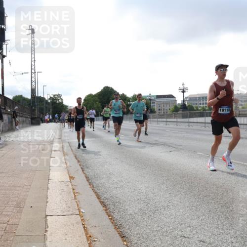 29.06.2025 - hella hamburg halbmarathon Lena Gebhardt http://msf.ph/oto/8286489 29.06.2025 09:45:58 Lombardsbrücke 4812, 19118, 11199, 1080, 1686, 1707, 1894, 2460, 2525, 2689, 3809, 3843, 4129, 4463, 4679, 4698, 4749, 4812, 5042, 5187, 5550, 6169, 6358, 6495, 6878, 7055, 7186, 7880, 7965, 8062, 8190, 9345, 10017, 10270, 10453, 10484, 10876, 11120, 11199, 11282, 11833, 12189, 12232, 12308, 12681, 12691, 12988, 13066, 13167, 13343, 13618, 13686, 13754, 14167, 14293, 15115, 15689, 16507, 16580, 17768 meine-sportfotos.de