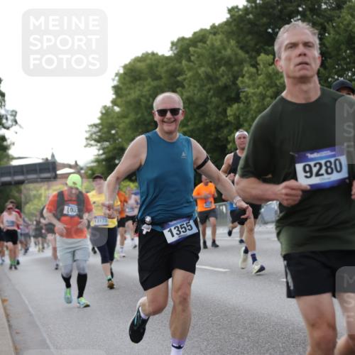 29.06.2025 - hella hamburg halbmarathon Jannik Wohlers http://msf.ph/oto/8286506 29.06.2025 10:03:33 Lombardsbrücke 1032, 1355, 1367, 3488, 4095, 4488, 5058, 5363, 5613, 6142, 7006, 7017, 7306, 7485, 8421, 8422, 8423, 8469, 8727, 9280, 9899, 11614, 12336, 12653, 13173, 13583, 15520, 15678, 16099, 16113, 17098, 17955, 18111, 18985 meine-sportfotos.de