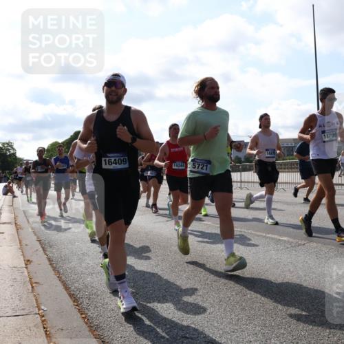 29.06.2025 - hella hamburg halbmarathon Lena Gebhardt http://msf.ph/oto/8286525 29.06.2025 09:58:26 Lombardsbrücke 16879, 19244, 5721, 16409, 18799, 1034, 1179, 1190, 1258, 1285, 1335, 1727, 1815, 2029, 2034, 2070, 2138, 2397, 2417, 2518, 2612, 2636, 2656, 2711, 2883, 2907, 3041, 3091, 3097, 3251, 3819, 3859, 4120, 4152, 4167, 4814, 4903, 5084, 5093, 5259, 5378, 5672, 5721, 5894, 6164, 6272, 6433, 6580, 6592, 6754, 6759, 6877, 6897, 7065, 7409, 7509, 7716, 7724, 7856, 7896, 8154, 8311, 8393, 8508, 8590, 8825, 9012, 9057, 9562, 9656, 10084 meine-sportfotos.de