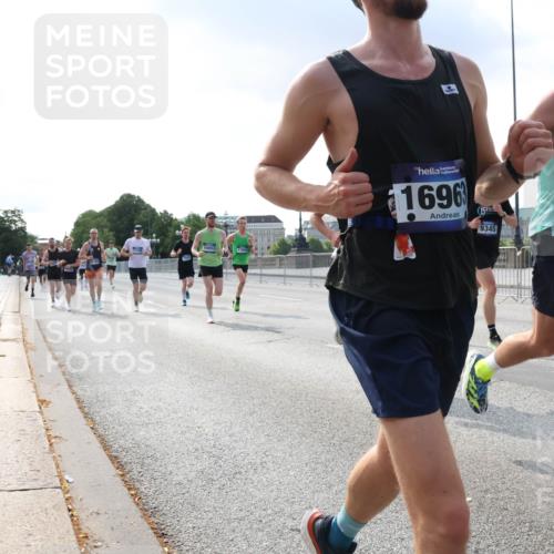 29.06.2025 - hella hamburg halbmarathon Lena Gebhardt http://msf.ph/oto/8286529 29.06.2025 09:46:00 Lombardsbrücke 1045, 1696, 15, 9345, 4812, 1080, 1686, 1707, 1894, 2460, 2525, 2689, 3809, 3843, 4129, 4463, 4679, 4812, 5042, 5187, 5550, 6169, 6495, 6878, 7055, 7186, 7845, 7880, 7965, 8062, 8190, 8956, 9345, 10017, 10270, 10453, 10484, 10876, 11120, 11199, 11282, 11833, 12189, 12232, 12308, 12681, 12691, 13066, 13167, 13343, 13618, 13686, 13754, 14167, 14293, 15115, 15391, 15689, 16507, 16580, 17768 meine-sportfotos.de