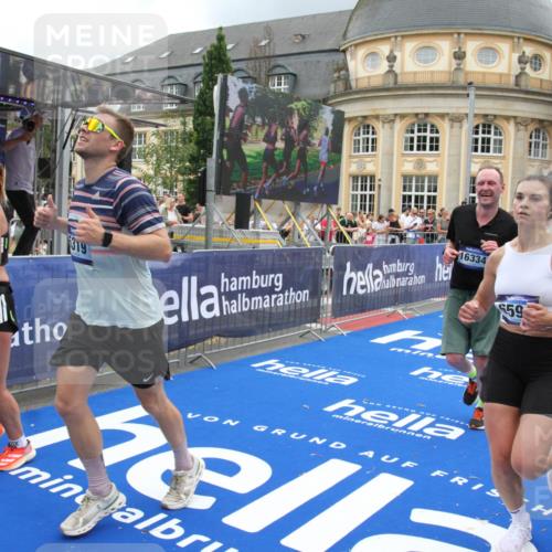 29.06.2025 - hella hamburg halbmarathon Michael Strokosch http://msf.ph/oto/8286540 29.06.2025 10:55:35 Ziel 2252, 3037, 4951, 5319, 6591, 8573, 11554, 11568, 12196, 12544, 12584, 13267, 14036, 14592, 16110, 16213, 16334, 16609, 17615 meine-sportfotos.de