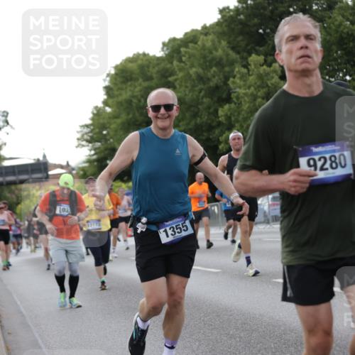 29.06.2025 - hella hamburg halbmarathon Jannik Wohlers http://msf.ph/oto/8286556 29.06.2025 10:03:33 Lombardsbrücke 1032, 1355, 1367, 3488, 4095, 4488, 5058, 5363, 5613, 6142, 7006, 7017, 7306, 7485, 8421, 8422, 8423, 8469, 8727, 9280, 9899, 11614, 12336, 12653, 13173, 13583, 15520, 15678, 16099, 16113, 17098, 17955, 18111, 18985 meine-sportfotos.de