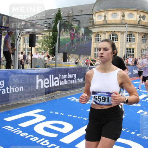29.06.2025 - hella hamburg halbmarathon Michael Strokosch http://msf.ph/oto/8286570 29.06.2025 10:55:36 Ziel 2982, 3037, 5319, 6591, 8573, 11554, 11568, 12196, 12544, 12584, 13267, 14036, 14592, 16110, 16334, 16609, 17615 meine-sportfotos.de