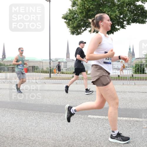 29.06.2025 - hella hamburg halbmarathon Lena Gebhardt http://msf.ph/oto/8286584 29.06.2025 10:55:26 Lombardsbrücke 15160, 3157, 1013, 1616, 1873, 1917, 2090, 2452, 3101, 3115, 3157, 3244, 3274, 3577, 4039, 4628, 5040, 5220, 5222, 5483, 5487, 5575, 6395, 6396, 6944, 7219, 7238, 7548, 7680, 7766, 8403, 8519, 8527, 8626, 9614, 9618, 9857, 9858, 9956, 10094, 10109, 10458, 10559, 10593, 10686, 10885, 11109, 11737, 11788, 11908, 12147, 12148, 12695, 12902, 13098, 13230, 13548, 13979, 13980, 14515, 14727, 15152, 15160, 16385 meine-sportfotos.de