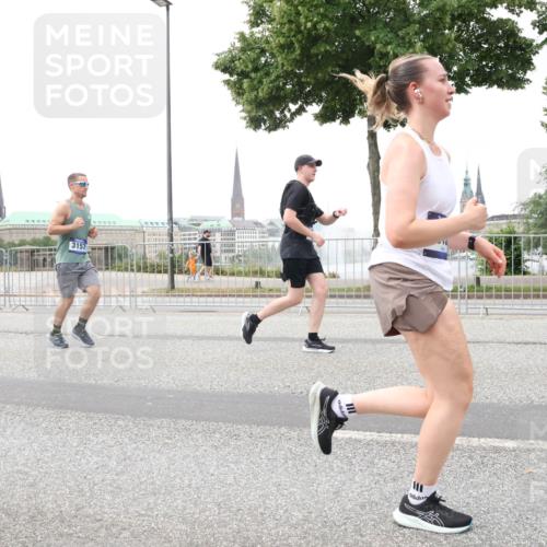 29.06.2025 - hella hamburg halbmarathon Lena Gebhardt http://msf.ph/oto/8286606 29.06.2025 10:55:26 Lombardsbrücke 6396, 15160, 3157, 1013, 1616, 1873, 1917, 2090, 2452, 3101, 3115, 3157, 3244, 3274, 3577, 4039, 4628, 5040, 5220, 5222, 5483, 5487, 5575, 6395, 6396, 6944, 7219, 7238, 7548, 7680, 7766, 8403, 8519, 8527, 8626, 9614, 9618, 9857, 9858, 9956, 10094, 10109, 10458, 10559, 10593, 10686, 10885, 11109, 11737, 11788, 11908, 12147, 12148, 12695, 12902, 13098, 13230, 13548, 13979, 13980, 14515, 14727, 15152, 15160, 16385 meine-sportfotos.de