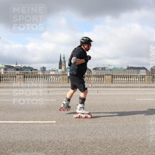 29.06.2025 - hella hamburg halbmarathon Lena Gebhardt http://msf.ph/oto/8286607 29.06.2025 09:05:29 Lombardsbrücke  meine-sportfotos.de