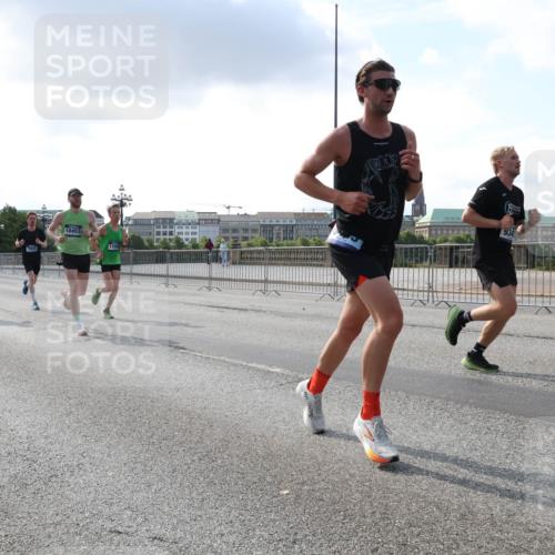 29.06.2025 - hella hamburg halbmarathon Lena Gebhardt http://msf.ph/oto/8286657 29.06.2025 09:46:01 Lombardsbrücke 1080, 1686, 1707, 1894, 2460, 2525, 2689, 3809, 3843, 4129, 4463, 4679, 4812, 5042, 5187, 5550, 6169, 6495, 6878, 7055, 7186, 7845, 7880, 7965, 8062, 8190, 8956, 9345, 10017, 10270, 10453, 10484, 10876, 11120, 11199, 11282, 11833, 12189, 12232, 12308, 12681, 12691, 13066, 13167, 13343, 13618, 13686, 13754, 14167, 14293, 15115, 15391, 15689, 16507, 16580, 17213, 17768 meine-sportfotos.de