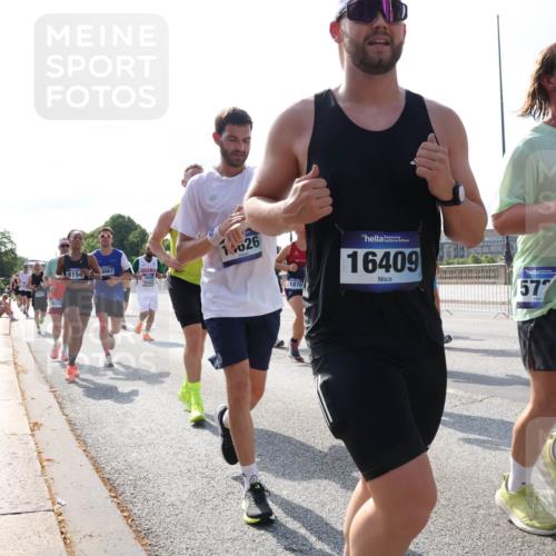 29.06.2025 - hella hamburg halbmarathon Lena Gebhardt http://msf.ph/oto/8286687 29.06.2025 09:58:27 Lombardsbrücke 2656, 8154, 8867, 1, 026, 1870, 16409, 577, 1034, 1179, 1190, 1258, 1285, 1335, 1727, 1815, 2029, 2034, 2070, 2138, 2417, 2518, 2636, 2656, 2711, 2883, 2907, 3041, 3091, 3097, 3819, 3859, 4120, 4152, 4167, 4814, 4903, 5084, 5093, 5259, 5378, 5672, 5721, 5894, 6164, 6272, 6433, 6580, 6592, 6754, 6759, 6877, 6897, 7065, 7409, 7509, 7716, 7724, 7856, 7896, 8154, 8311, 8393, 8508, 8590, 8825, 9012, 9057, 9562, 9656, 10084 meine-sportfotos.de
