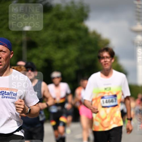 29.06.2025 - hella hamburg halbmarathon Dr. Thomas Lammeyer http://msf.ph/oto/8286722 29.06.2025 09:53:20 Kennedybrücke 1343, 1445, 1615, 1800, 1975, 2324, 2573, 2949, 3136, 3282, 3431, 4303, 4425, 5248, 5889, 6123, 6682, 7495, 7796, 8370, 8465, 8925, 9264, 9265, 9296, 9914, 10930 meine-sportfotos.de