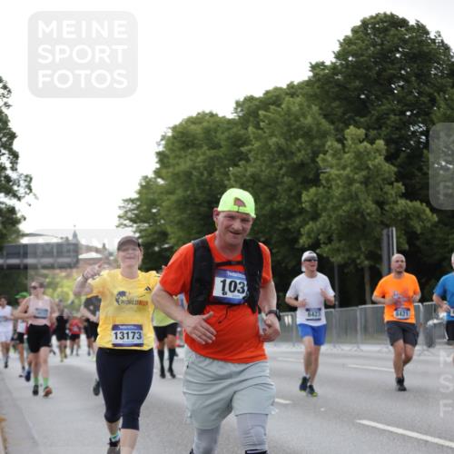 29.06.2025 - hella hamburg halbmarathon Jannik Wohlers http://msf.ph/oto/8286750 29.06.2025 10:03:35 Lombardsbrücke 1032, 1355, 1367, 3488, 4095, 4488, 5058, 5363, 5613, 6142, 6706, 7017, 7306, 7485, 8421, 8422, 8423, 8469, 8727, 9280, 9899, 11614, 12336, 12653, 13173, 13583, 15520, 15678, 16099, 16113, 17098, 18111, 18985 meine-sportfotos.de