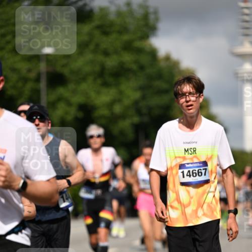 29.06.2025 - hella hamburg halbmarathon Dr. Thomas Lammeyer http://msf.ph/oto/8286757 29.06.2025 09:53:20 Kennedybrücke 1343, 1445, 1615, 1800, 1975, 2324, 2573, 2949, 3136, 3282, 3431, 4303, 4425, 5248, 5889, 6123, 6682, 7495, 7796, 8370, 8465, 8925, 9264, 9265, 9296, 9914, 10930 meine-sportfotos.de