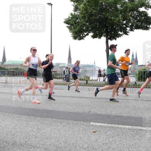 29.06.2025 - hella hamburg halbmarathon Lena Gebhardt http://msf.ph/oto/8286790 29.06.2025 10:46:37 Lombardsbrücke 1363, 1371, 1375, 1429, 1465, 1532, 1608, 1720, 1837, 1999, 2162, 2320, 2500, 2697, 3277, 3406, 3407, 3410, 3469, 3734, 3823, 4119, 4202, 4296, 4342, 4355, 4448, 4604, 5697, 5700, 5854, 6068, 6124, 6161, 6740, 7303, 7364, 7368, 7374, 7412, 7767, 7827, 7960, 7983, 8047, 8477, 8551, 8553, 8700, 9129, 9337, 9445, 9691, 10153, 10230, 11361, 11910, 12298, 12333, 12507, 12522, 13969, 14261, 15852, 16882, 16987 meine-sportfotos.de