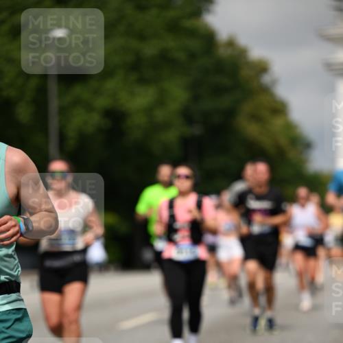 29.06.2025 - hella hamburg halbmarathon Dr. Thomas Lammeyer http://msf.ph/oto/8286800 29.06.2025 10:16:01 Kennedybrücke 1062, 1790, 3262, 3746, 3837, 4499, 6871, 6966, 7370, 7474, 8206, 8207, 9119, 9253, 9254, 9405 meine-sportfotos.de