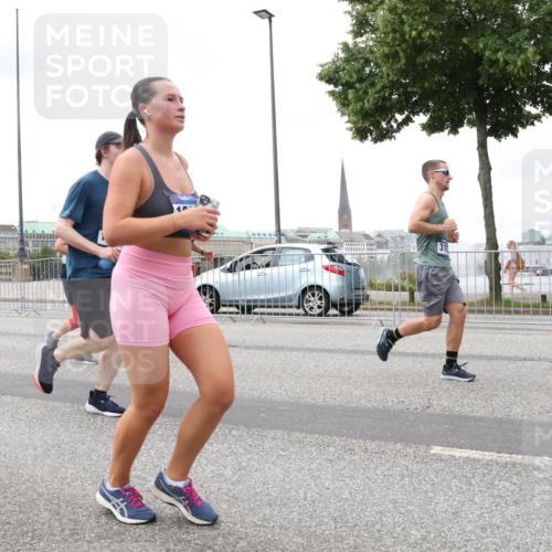 29.06.2025 - hella hamburg halbmarathon Lena Gebhardt http://msf.ph/oto/8286816 29.06.2025 10:55:27 Lombardsbrücke 17019, 31, 1013, 1616, 1873, 1917, 2090, 2452, 3101, 3115, 3157, 3244, 3274, 3577, 4039, 4628, 5040, 5220, 5222, 5483, 5487, 5575, 6395, 6396, 6944, 7219, 7238, 7548, 7680, 7766, 8403, 8519, 8527, 8626, 8648, 9614, 9618, 9857, 9858, 9956, 10094, 10109, 10458, 10559, 10593, 10686, 10885, 11109, 11737, 11788, 11908, 12147, 12148, 12695, 12902, 13098, 13230, 13548, 14515, 14727, 15152, 15160, 16385 meine-sportfotos.de