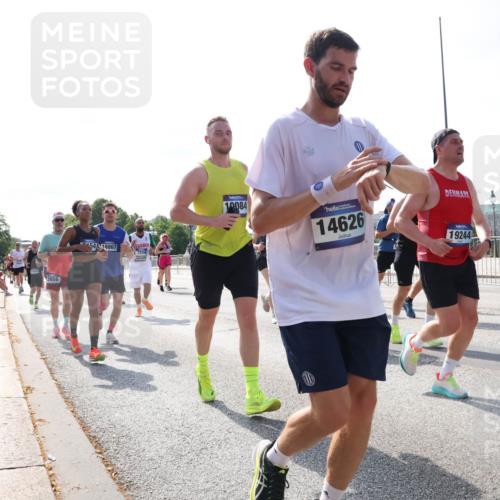 29.06.2025 - hella hamburg halbmarathon Lena Gebhardt http://msf.ph/oto/8286821 29.06.2025 09:58:27 Lombardsbrücke 2656, 45418867, 3859, 10084, 14626, 19244, 1034, 1179, 1190, 1258, 1285, 1335, 1727, 1815, 2029, 2034, 2070, 2138, 2417, 2518, 2636, 2656, 2711, 2883, 2907, 3041, 3091, 3097, 3819, 3859, 4120, 4152, 4167, 4814, 4903, 5084, 5093, 5259, 5378, 5672, 5721, 5894, 6164, 6272, 6433, 6580, 6592, 6754, 6759, 6877, 6897, 7065, 7409, 7509, 7716, 7724, 7856, 7896, 8154, 8311, 8393, 8508, 8590, 8825, 9012, 9057, 9562, 9656, 10084 meine-sportfotos.de