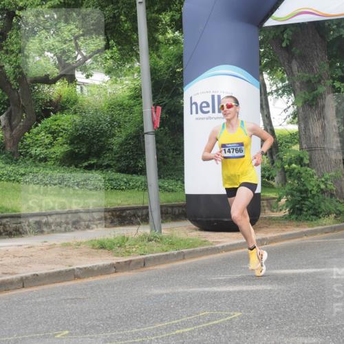 29.06.2025 - hella hamburg halbmarathon KatJ http://msf.ph/oto/8286831 29.06.2025 10:11:44 Zwischen KM18-KM19  meine-sportfotos.de