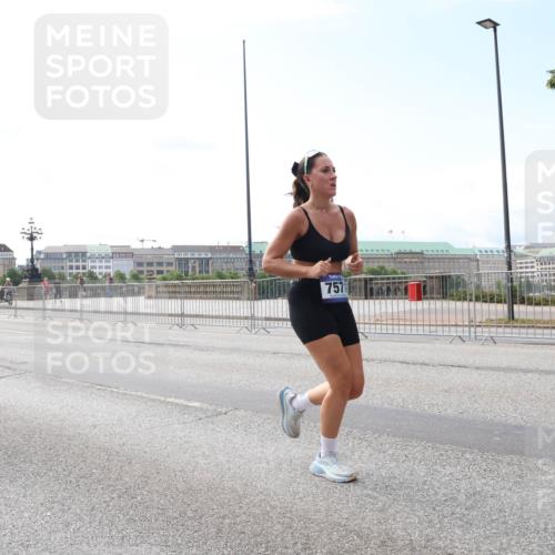 29.06.2025 - hella hamburg halbmarathon Lena Gebhardt http://msf.ph/oto/8286894 29.06.2025 10:11:47 Lombardsbrücke 1328, 1531, 1866, 1992, 3363, 4227, 5379, 5605, 7571, 8115, 8368, 8807, 8810, 9191, 9428, 10042, 10372, 10409, 10428, 11321, 11507, 11537, 11581, 11755, 11917, 12286, 12473, 13171, 13177, 13203, 13542, 13939, 13958, 14008, 14384, 15797, 15945, 16976, 17080, 17638, 17774, 17787, 17866, 18261, 18278, 18382, 18395, 18655, 19172 meine-sportfotos.de