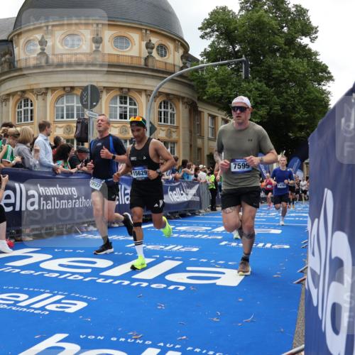 29.06.2025 - hella hamburg halbmarathon Strokosch-Dieckow http://msf.ph/oto/8286914 29.06.2025 10:48:17 Ziel 1537, 3747, 5129, 5362, 5528, 6081, 6923, 7367, 7599, 8216, 8916, 9770, 11211, 11467, 12549, 12685, 14797, 14814, 15590, 15629, 15735, 15981, 17745, 17982, 18963, 19127 meine-sportfotos.de